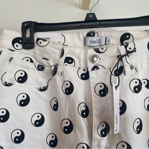 NWT Rue21 high rise skate Jean - Picture 2 of 3